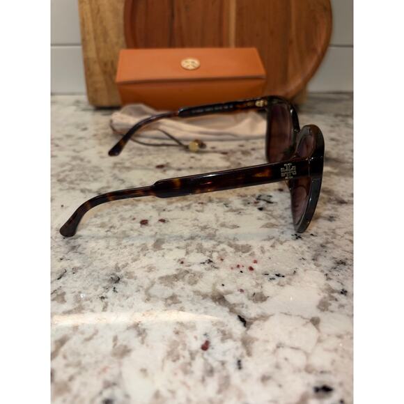 Tory Burch TY7161UM Tortoise Prescription Sunglasses w/ Case Preowned main image 10